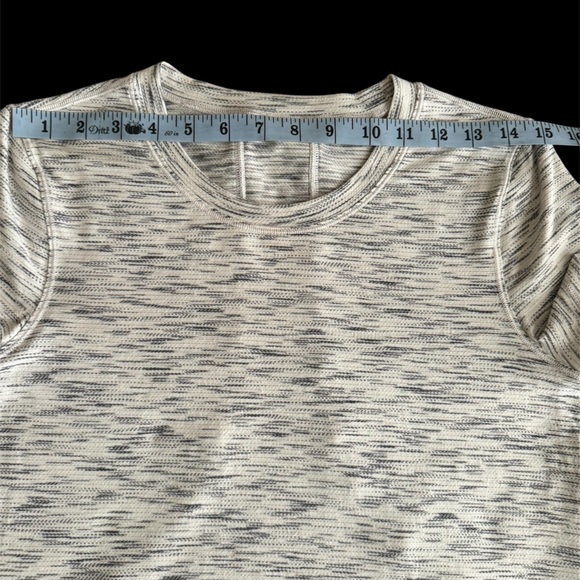 Lululemon short sleeve top - Picture 4 of 11